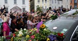 Pogrzeb Sinéad O'Connor. Tłumy fanów żegnają wielką artystkę. Zobacz zdjęcia 