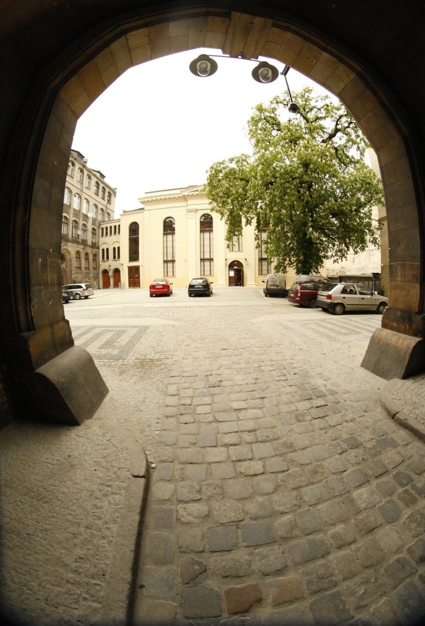 Synagoga pod Białym Bocianem. Poznaj jej historię (ZOBACZ FILM I ZDJĘCIA)