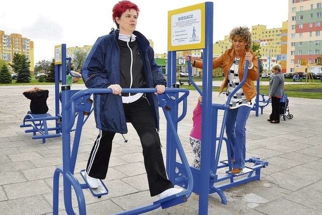 Plenerowe siłownie funkcjonują w wielu miastach i cieszą się dużą popularnością. Na zdjęciu obiekt w Grudziądzu. Na fotografii poniżej - w Toruniu