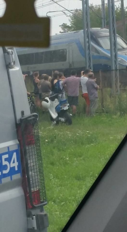 Wypadek Pendolino w Dabrowie: Pociąg potrącił dwóch mężczyzn. Jeden zginął na miejscu