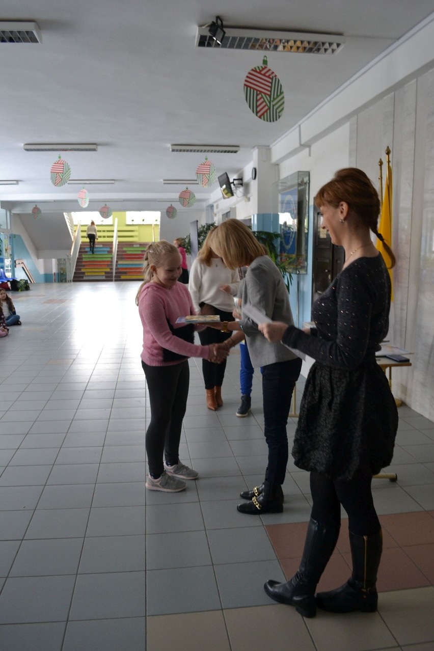Konkurs Ekoozdoba choinkowa w Szkole Podstawowej nr 10 w Ostrołęce. Prace zostaną przekazane na kiermasz