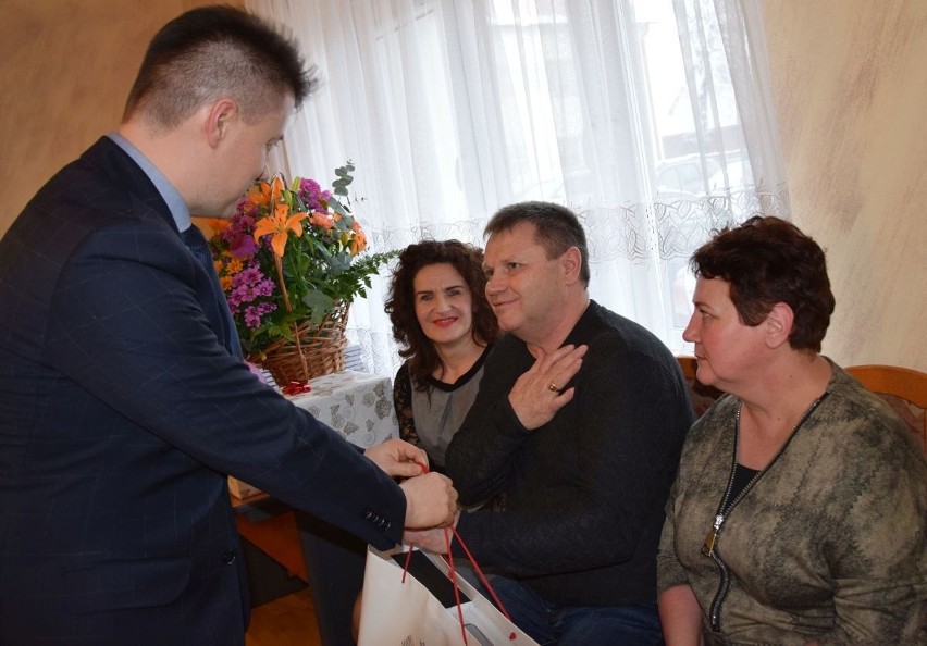Uroczyste powitanie repatriantów z Kazachstanu. – Polska jest waszym domem – mówił wójt Krasocina 