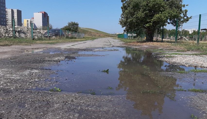 Dziury, woda i błoto. Problem mieszkańców osiedla AK w Opolu