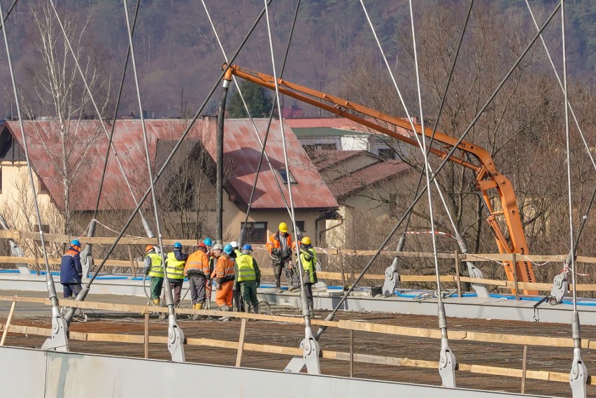 Nowy Sącz. Betonowanie mostu heleńskiego prawie zakończone [ZDJĘCIA]