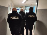 Policja zatrzymała 59-letniego recydywistę w Kluczach. Uderzał taboretem i okradł 83-letnią kobietę [ZDJĘCIA]