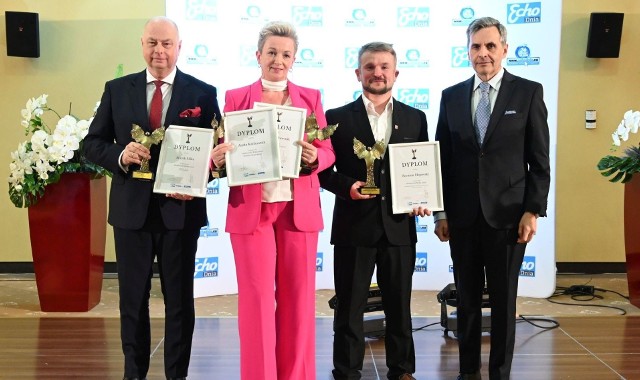 Laureaci z naszego powiatu zostali nagrodzeni na gali finałowej, od lewej: Marek Mika, Aneta Karbownik i Szymon Majewski oraz Stanisław Wróbel, Redaktor Naczelny Echa Dnia. Nieobecny był Henryk Konieczny.