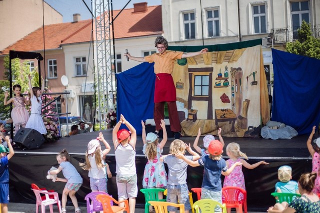 "Familijne niedziele" to już w Wieliczce tradycja. W ten weekend na Rynku Górnym pokazany zostanie spektakl teatralny "Muzykanci z Bremy" (17 lipca, godz. 12.30)