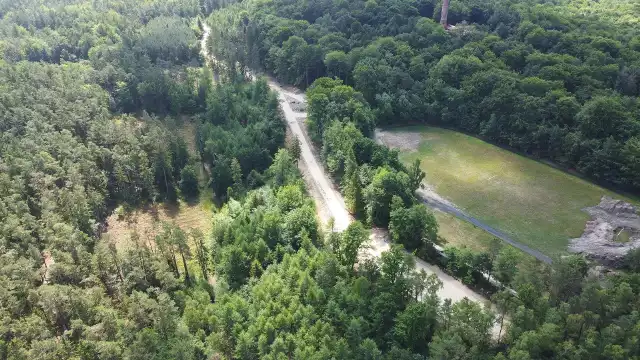 Trwają intensywne prace przy budowie drogi na Górę Chełmską.