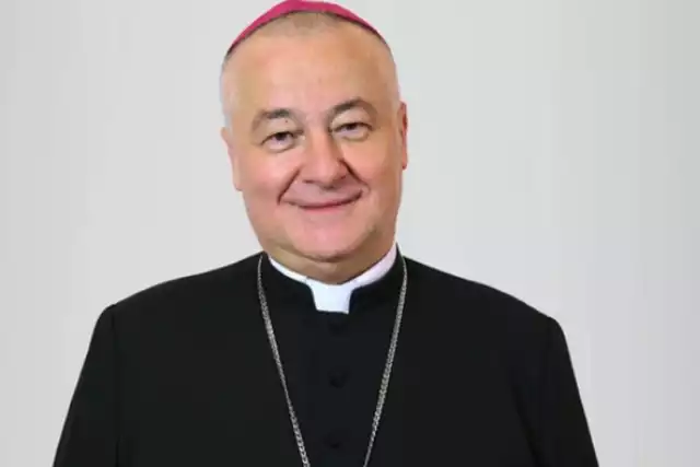 Biskup Artur Ważny.