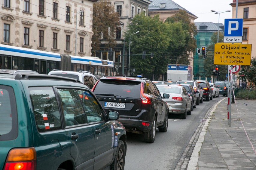 Kraków. Miasto zakorkowało się na amen. Urzędnicy zareagowali za późno