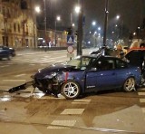 Wypadek na skrzyżowaniu Kilińskiego i Dąbrowskiego w Łodzi. Stoją tramwaje linii 1 MPK Łódź
