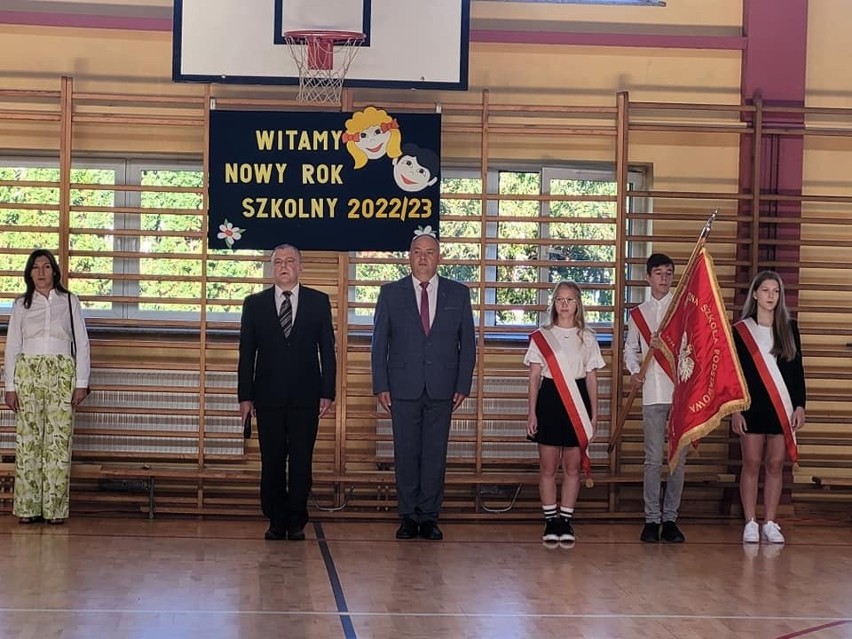 Początek roku szkolnego 2022/2023 w Publicznej Szkole Podstawowej imienia Antoniego Gustawa Bema w Lipsku. Zobaczcie zdjęcia