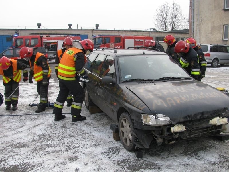 Nowy sprzęt za 200 tys. zł otrzymali wodzisławscy strażacy....