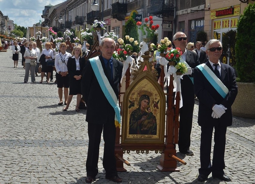 Największa procesja, na której czele szedł biskup radomski...