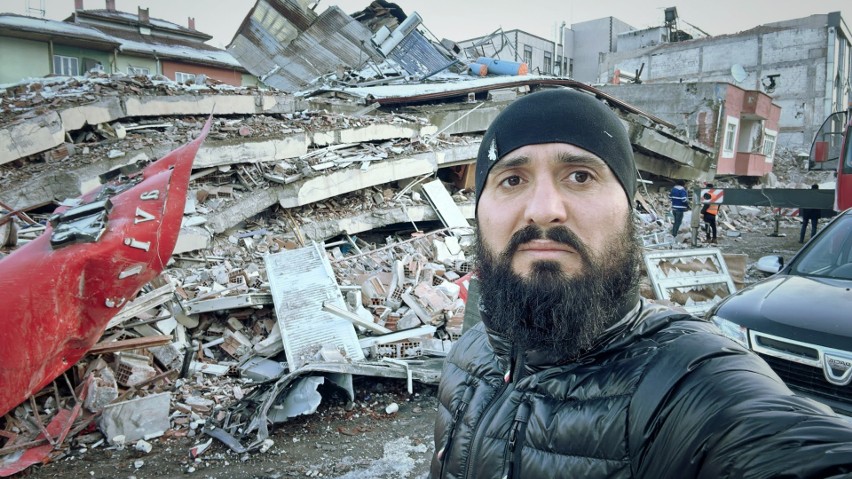 Dara "król kebabów" w Rzeszowie, o swojej pomocy ofiarom trzęsienia ziemi w Turcji: Nie można patrzeć na cierpienie ludzi i nic nie robić
