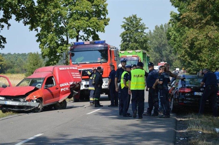 Groźny wypadek w Szadkowicach koło Zduńskiej Woli. 3 osoby ranne [ZDJĘCIA]