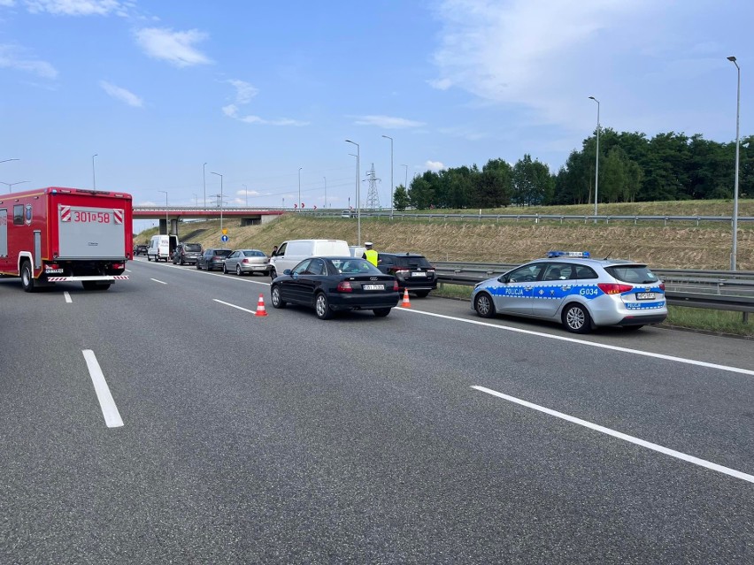 11 samochodów zderzyło się na autostradzie A4 w kierunku Rzeszowa. Jedna osoba została ranna [ZDJĘCIA]