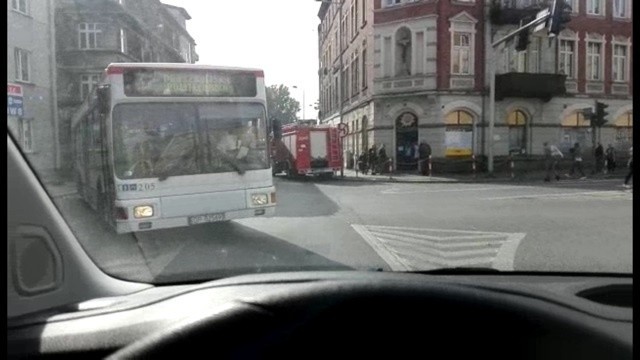 Ciężarowe volvo zderzyło się z autobusem MZK na placu...