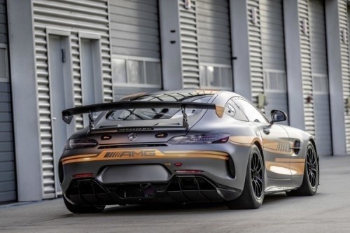 Mercedes-AMG GT4...