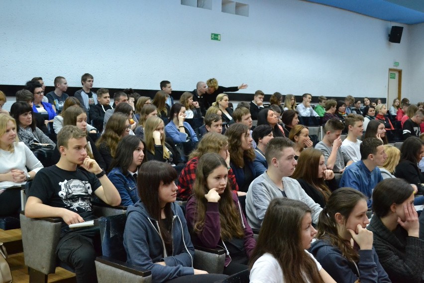 Sosnowiec: Centrum Kształcenia Zawodowego i Ustawicznego zorganizowało debatę o dopalaczach [FOTO]