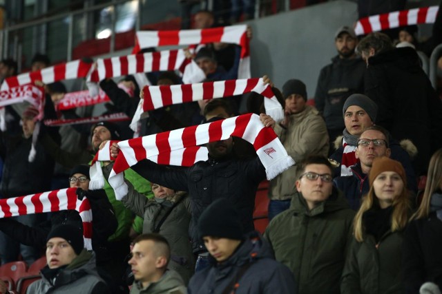 Fani Cracovii na meczu ze Śląskeim Wrocław