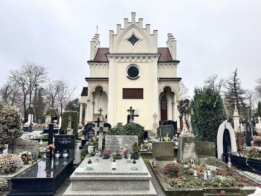 Grób Mariusza Woltera znajduje się na cmentarzu w Wilanowie.
