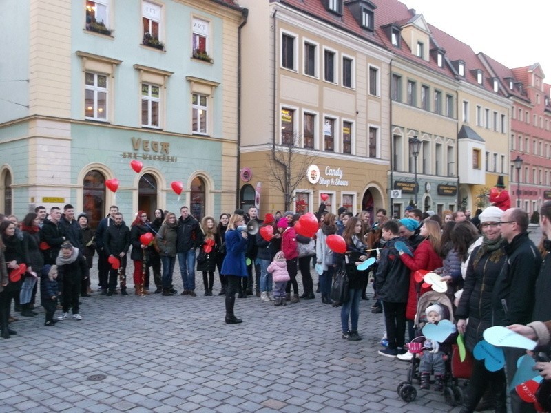 Wrocław: Ogromne serce - walentynka na Rynku (ZDJĘCIA)