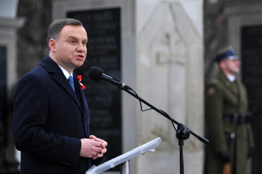 Prezydent Andrzej Duda złożył kwiaty przy Grobie Nieznanego...