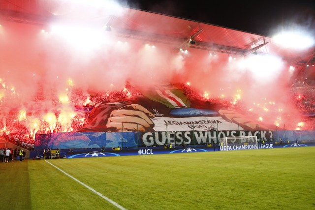 Magazyn "France Football" opracował listę 30 stadionów, na których kibice robią najgorętszą atmosferę. Wśród nich są fani Legii Warszawa. Zobacz, kto znalazł się w czołowej dziesiątce.