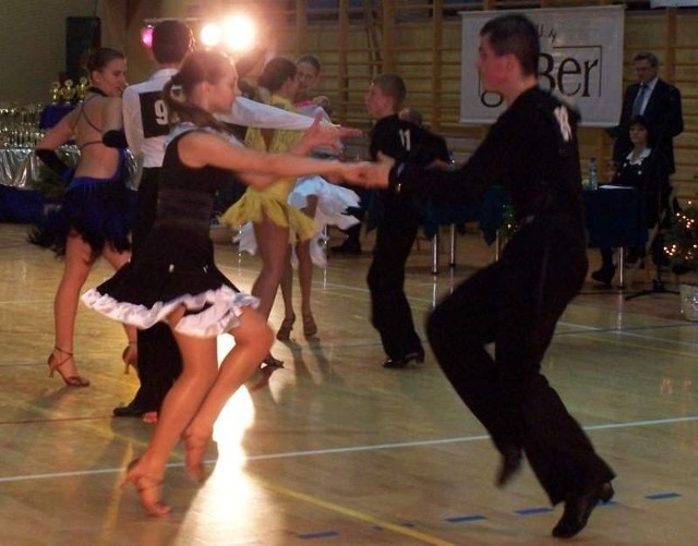 Tancerze rywalizować będą w tańcach standardowym i latynoamerykańskich.