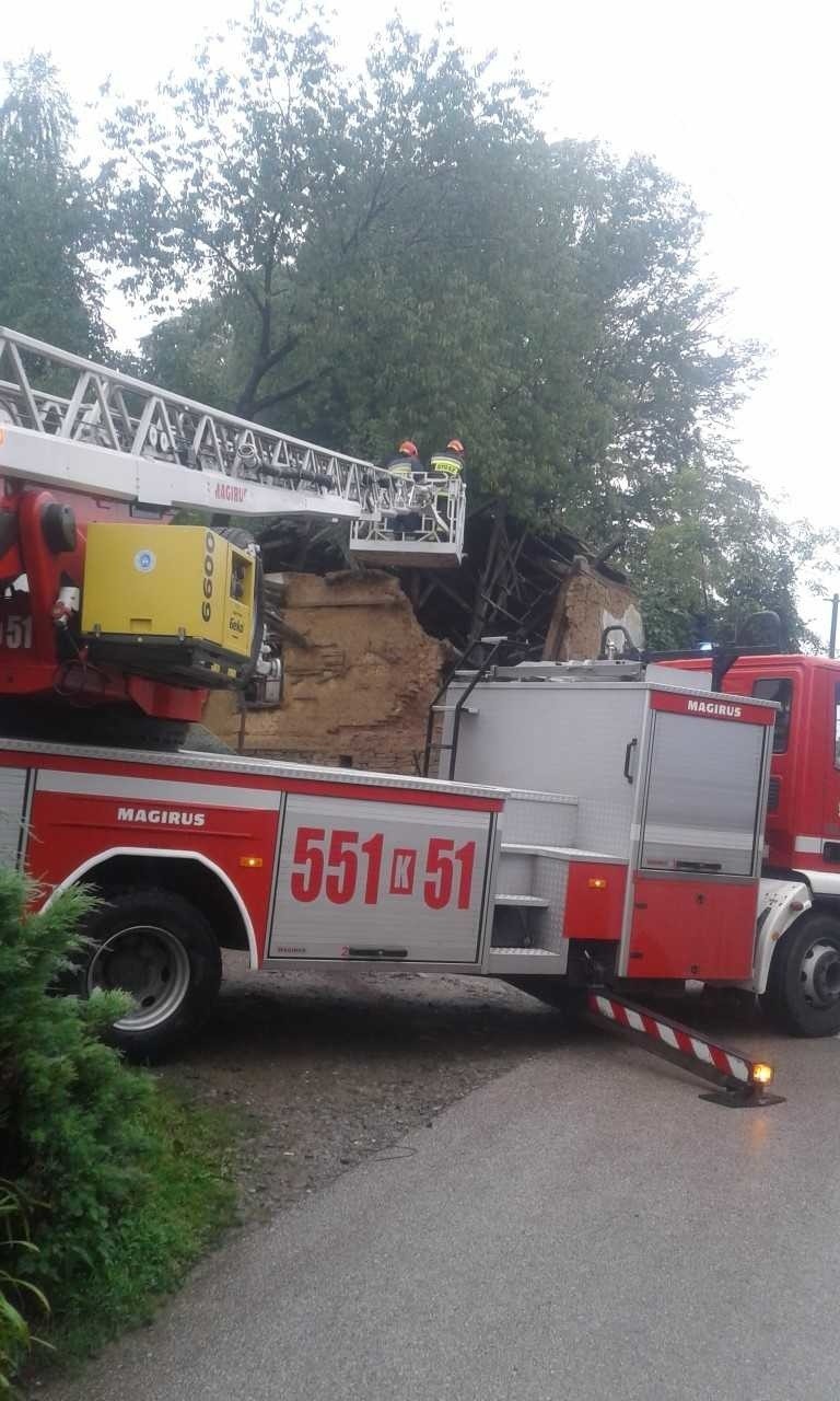 Lanckorona. Zawalił się pustostan. Na szczęście nikogo nie było w środku [ZDJĘCIA]