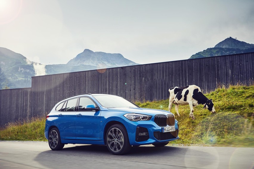 Silnik benzynowy w tandemie z silnikiem elektrycznym w BMW...