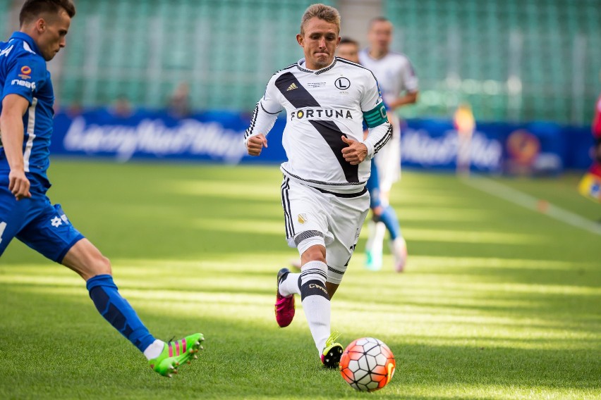 Przychodzą: Hubert Adamczyk (pomocnik - GKS Tychy), Jarosław...