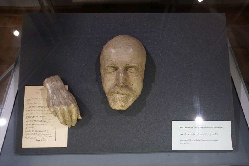 Maska pośmiertna i odlew prawej dłoni Henryka Sienkiewicza