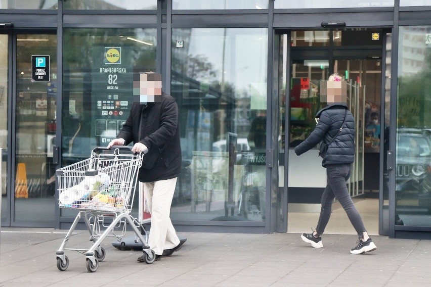 Wrocław: Godziny dla seniorów? W wielu miejscach to fikcja