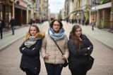 Eksperyment studentek pedagogiki na Szerokiej. Dwie dziewczynki bez opieki dorosłych nie zwróciły uwagi ludzi