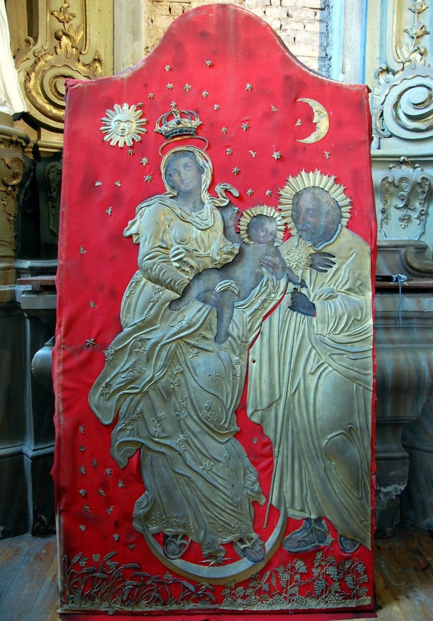 Niecodzienne odkrycie w Kościelnej Wsi. Święty Józef został namalowany na aniele. ZDJĘCIA