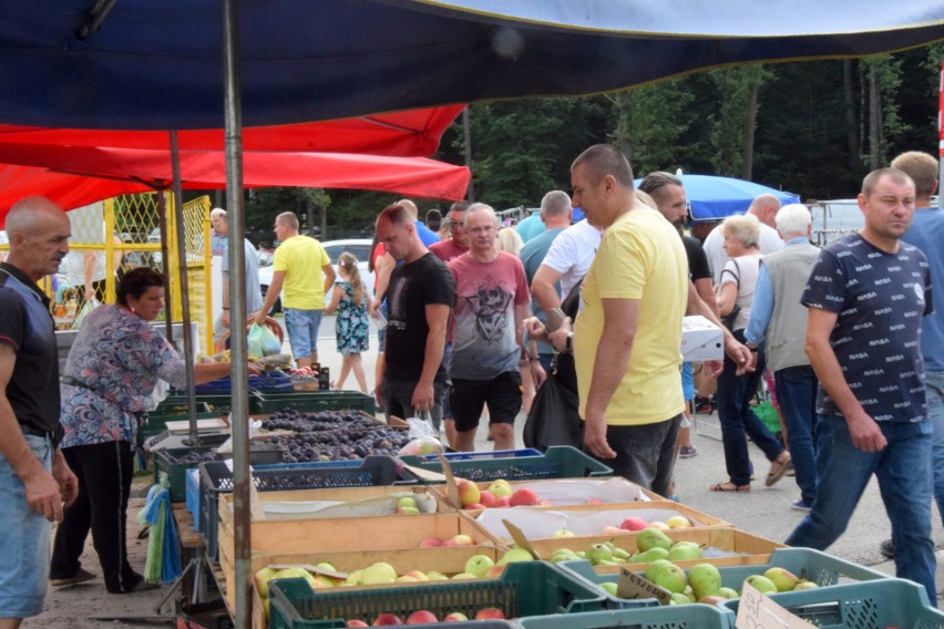 Warzywa i owoce to stały punkt giełdy w Miedzianej Górze. W...