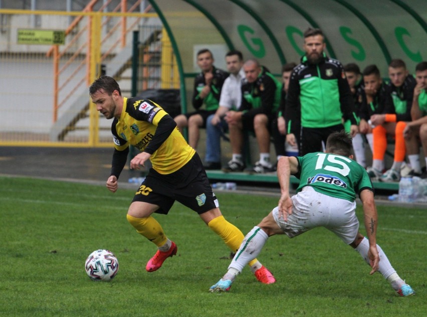Bartosz Sulkowski (z lewej) strzelił Avii w ostatnim meczu...
