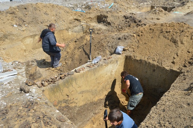 Archeolodzy na proszowickim rynku