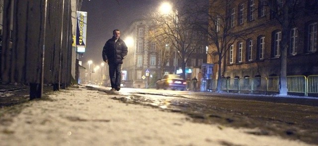Śnieg na ulicy Pobożnego w Słupsku.