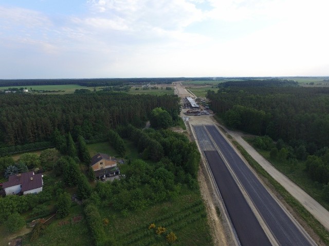 W naszym regionie trwa realizacja drogi ekspresowej S6. Zobaczcie najnowsze zdjęcia z prac prowadzonych na odcinku Kołobrzeg Zachód-Ustronie Morskie.Zobacz także Konferencja dotycząca budowy drogi S6