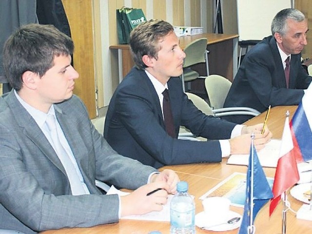 Wiceprezes Acronu Vladimir Kantor (w środku) w urzędzie gminy podkreślał, że Zakłady Chemiczne w grupie Azotów Tarnów szczególnie ich interesują