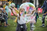 Kraków. Festiwal Baniek Mydlanych na Kazimierz Summer Festival