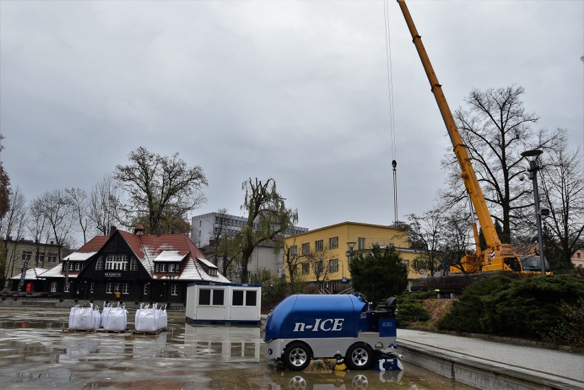 Rozpoczęła się budowa lodowiska na Stawie Zamkowym w Opolu.