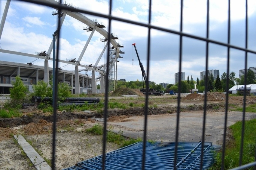 Stadion Śląski: Rozpoczął się już montaż siłowników, które...