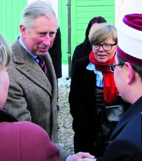W Kruszynianach książę Karol spotkał się ze społecznością tatarską. Odwiedził też miejscowy meczet.