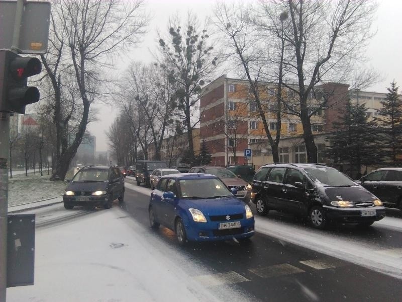 Kamienna podobnie jak Borowska w obu kierunkach stoi