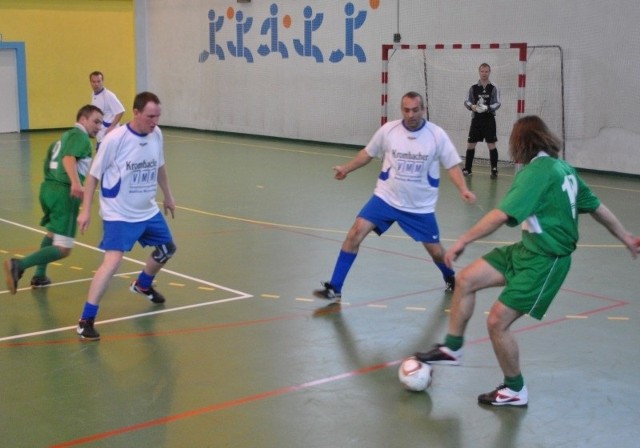 W turnieju zagrało osiem drużyn. Mecze rozgrywano w hali sportowej Zespołu Szkół Dwujęzycznych w Oleśnie.