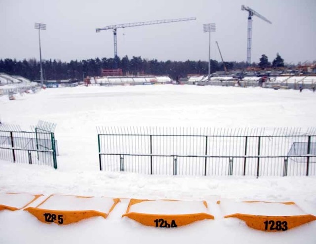 Na stadionie miejskim w Białymstoku ciężko byłoby w sobotę grać w piłkę nożną